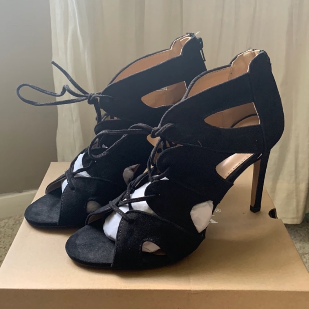 Nwt 4’ heel